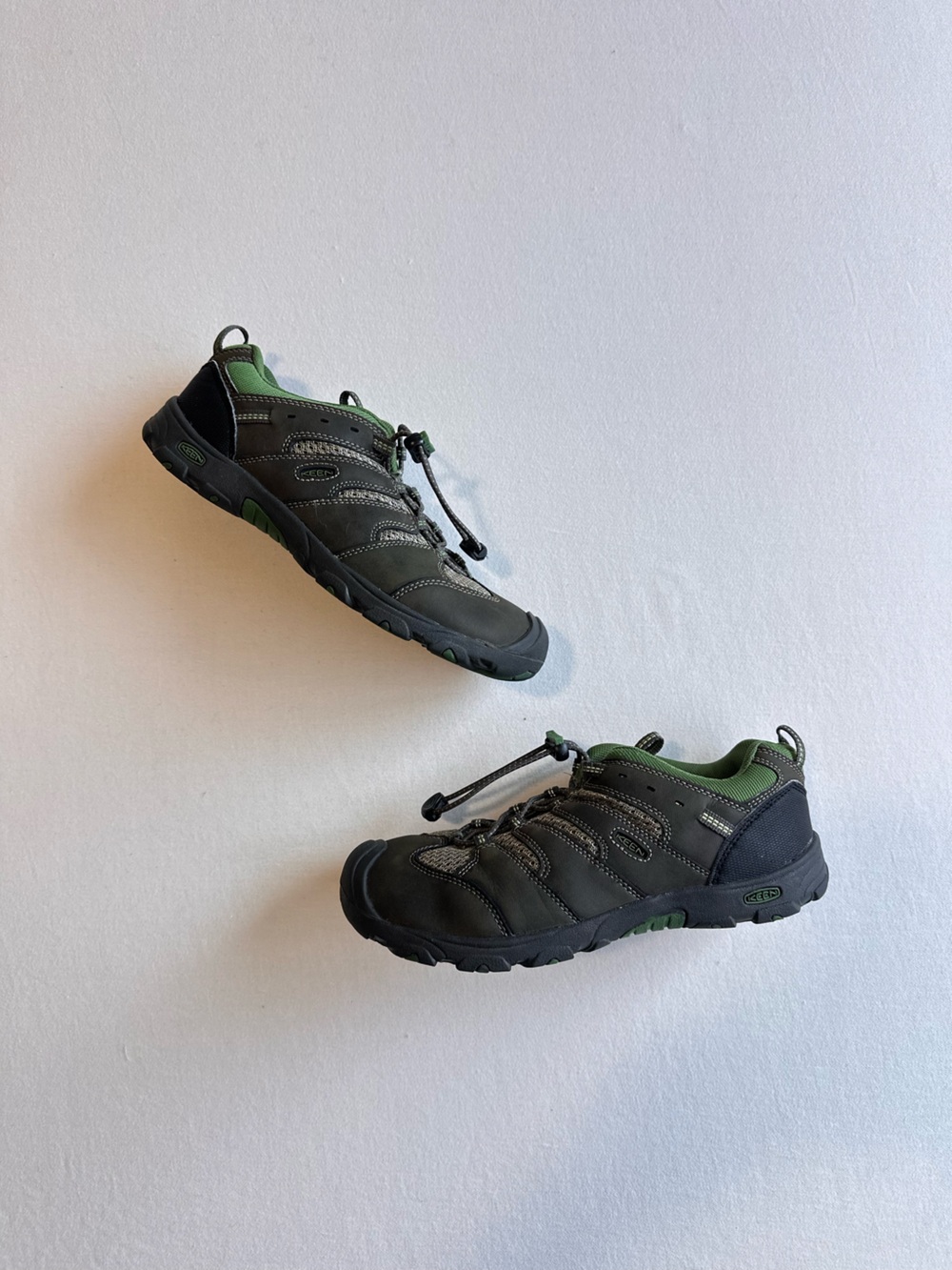 KEEN Koven Hiking Shoes